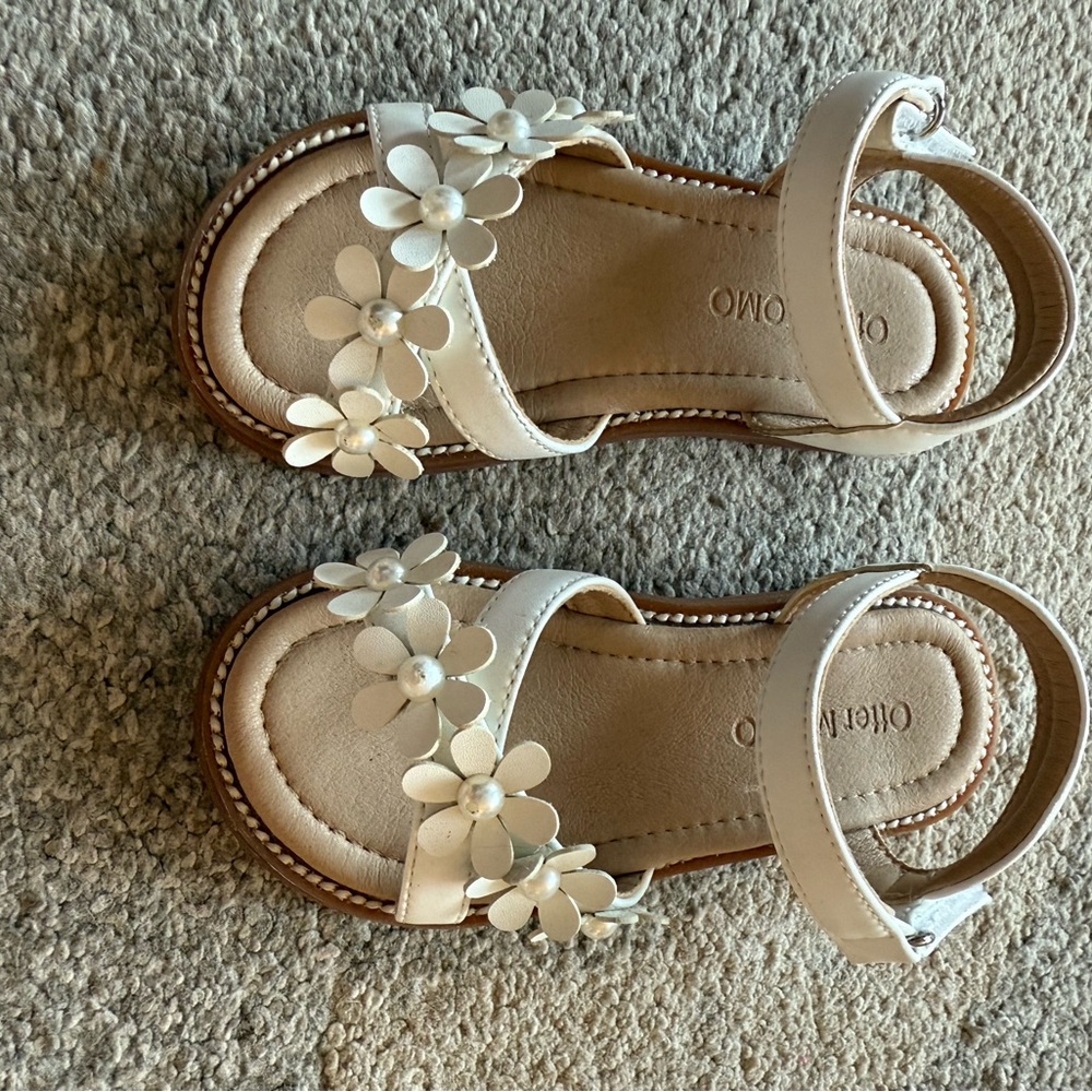 Kids White Sandals with Flower Detail